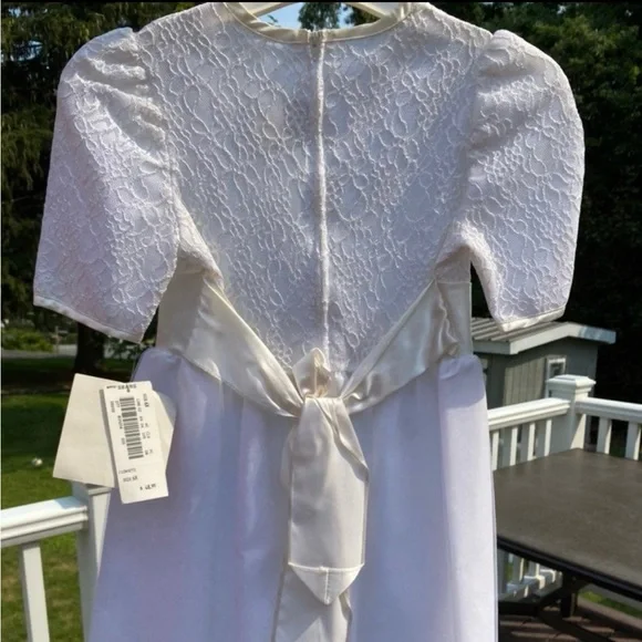 Beautiful White Dress - Size 6X - Picture 3 of 6